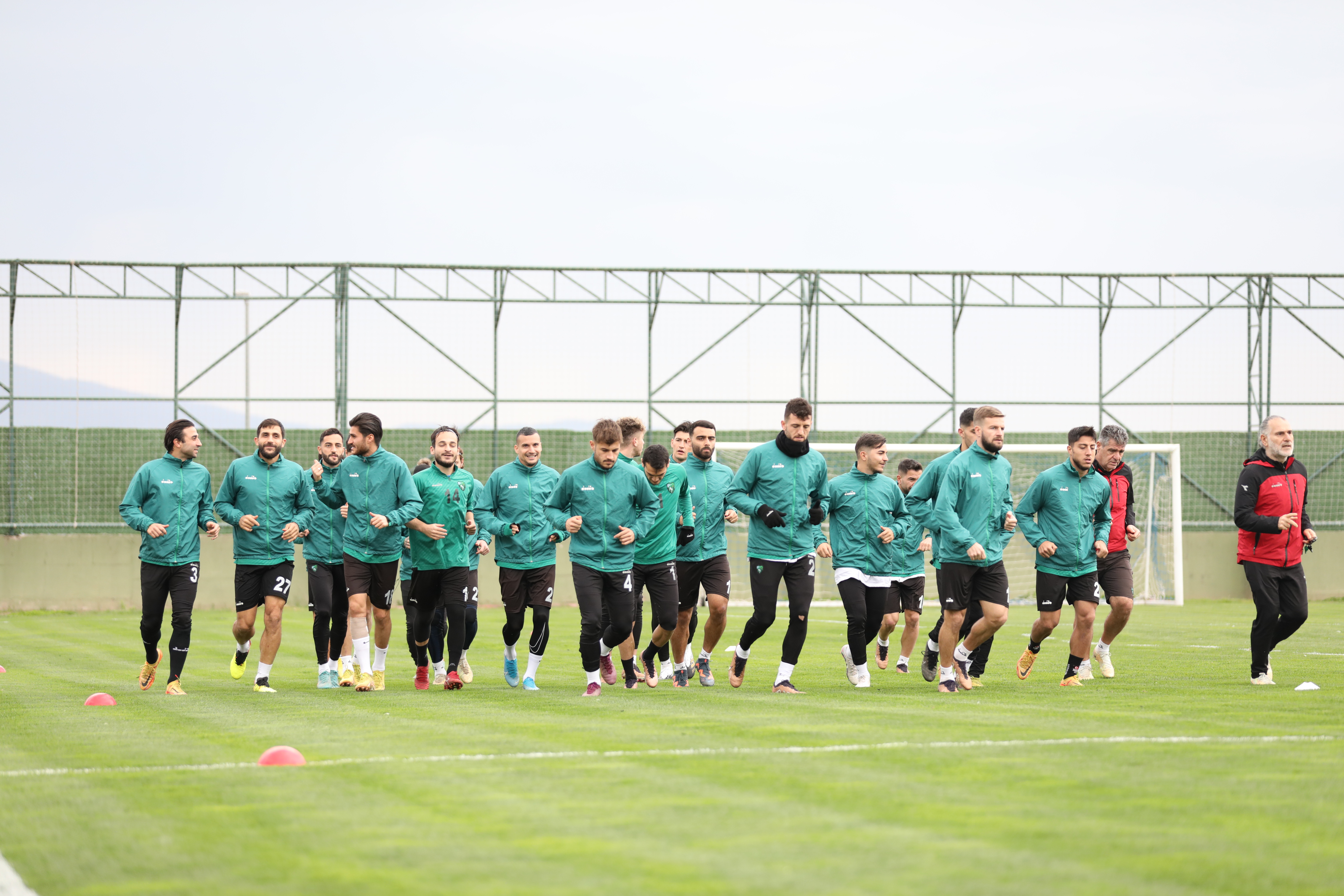 Takımımız, 11 Mart Cumartesi günü saat 14.00’te oynayacağı Balıkesirspor maçı hazırlıklarına başladı.