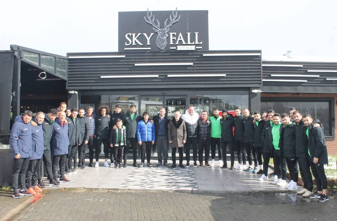 Kahvaltıda buluştuk.